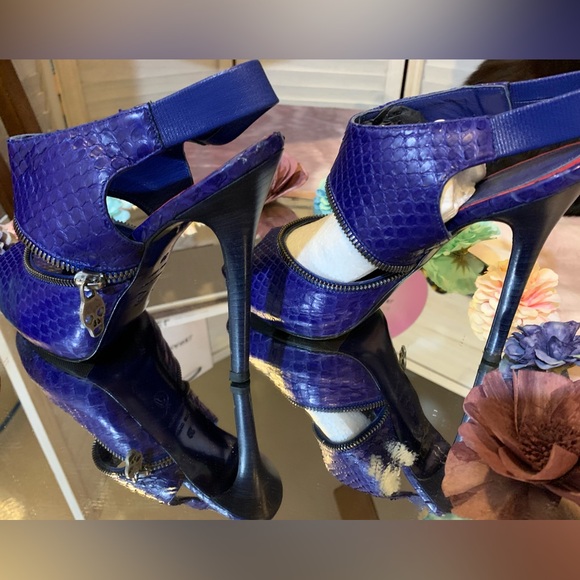 EUC!!❗️Alexander Mcqueen python print sandals.
💙 - Picture 5 of 10